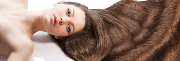 Kilka cennych porad, jak zadbać o włosy jesienią