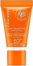 Matujący fluid do twarzy - Lancaster Sun Sensitive Tinted Mattifying Fluid SPF50 (próbka) — Zdjęcie N1