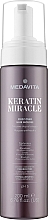 Kup Pianka wygładzająca i przeciw puszeniu się włosów - Medavita Keratin Miracle Frizz Over Hair Mousse