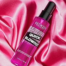 Termo-ochronny spray przyspieszający suszenie - Redken Quick Blowout — Zdjęcie N5