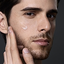 Przeciwstarzeniowy krem rewitalizujący do twarzy - Shiseido Men Total Revitalizer Cream — Zdjęcie N5