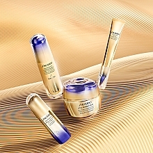 Skoncentrowany krem dla skóry dojrzałej - Shiseido Vital Perfection Concentrated Supreme Cream Refill — Zdjęcie N8