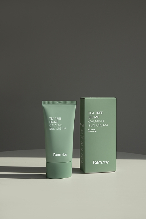 PREZENT! Kojący krem z filtrem przeciwsłonecznym - FarmStay Tea Tree Biome Calming Sun Cream — Zdjęcie N6