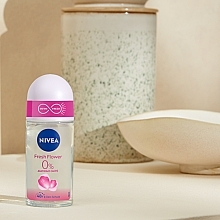 Dezodorant w kulce - NIVEA Fresh Flower 48H Deodorant — Zdjęcie N6