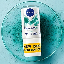 Dezodorant w kulce - NIVEA Femme Magnesium Dry Fresh Deodorant — Zdjęcie N3