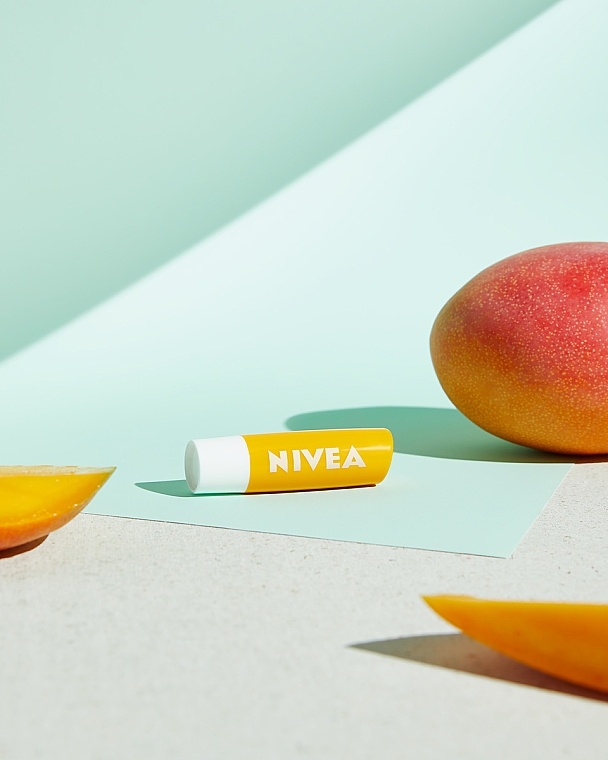 Nawilżająca pomadka do ust Mango - NIVEA Mango Shine Lip Balm — Zdjęcie N3
