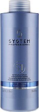 Kup Wygładzająco-zmiękczający szampon do włosów niesfornych i kręconych - System Professional Smoothen Shampoo S1