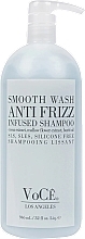 Kup PRZECENA! Szampon wygładzający przeciw puszeniu się włosów - VoCê Haircare Smooth Wash Anti Frizz Infused Shampoo *