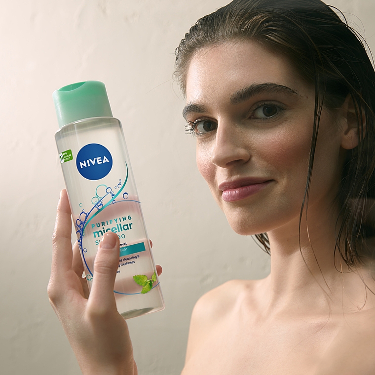 Głęboko oczyszczający szampon micelarny do włosów przetłuszczających się i tłustej skóry głowy - NIVEA Micellar Cleansing Shampoo — Zdjęcie N3