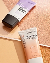 Rozświetlająca baza pod makijaż z witaminą C - Catrice Clean ID Vitamin C Fresh Glow Primer — Zdjęcie N6