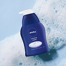 Kremowe mydło w płynie - NIVEA Creme Care Care Soap — Zdjęcie N4