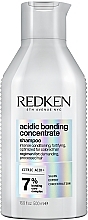 Kup Wzmacniający szampon do włosów słabych - Redken Acidic Bonding Concentrate Shampoo 