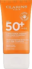 Kup Przeciwzmarszczkowy krem przeciwsłoneczny - Clarins Youth-Protecting Sunscreen SPF 50