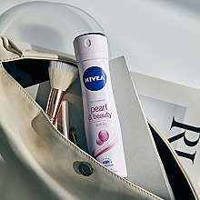 Antyperspirant w sprayu Pearl & Beauty - NIVEA Pearl & Beauty Deodorant Spray — Zdjęcie N3