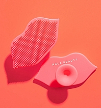 Zestaw do pielęgnacji ust Arbuz - NCLA Beauty Watermelon Lip Care (l/balm/10ml + l/scrub/15ml + scrubber) — Zdjęcie N4