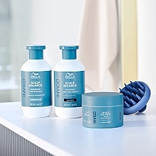 Delikatny szampon z alantoiną do wrażliwej skóry głowy - Wella Professionals Invigo Balance Senso Calm Sensitive Shampoo — Zdjęcie N7