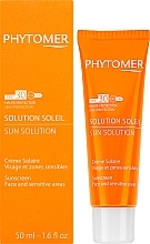 Ochronny krem do opalania twarzy i obszarów wrażliwych (SPF 30) - Phytomer Protective Sun Cream Sunscreen SPF30 — Zdjęcie N2