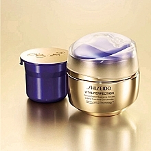 Skoncentrowany krem dla skóry dojrzałej - Shiseido Vital Perfection Concentrated Supreme Cream Refill — Zdjęcie N6