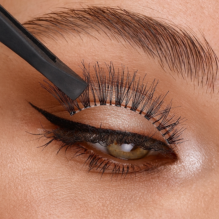 Eyeliner i klej do sztucznych rzęs - Catrice Liquid Eyeliner & False Eyelash Glue  — Zdjęcie N4