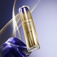 Koncentrat do twarzy na noc - Shiseido Vital Perfection LiftDefine Radiance Night Concentrate — Zdjęcie N5
