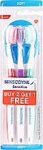 Zestaw szczoteczek do zębów, 3 sztuki, czerwona + fioletowa + zielona - Sensodyne Sensitive Toothbrush 2+1 Pack — Zdjęcie N1