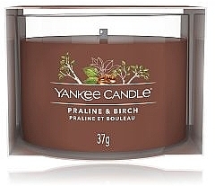 Świeca zapachowa w mini szklance - Yankee Candle Praline & Birch Mini — Zdjęcie N1