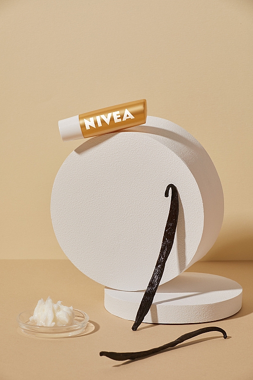 Pielęgnująca pomadka do ust Waniliowy krem - NIVEA Vanilla Buttercream Caring Lip Balm — Zdjęcie N5