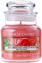 Kup Świeca zapachowa w słoiku - Yankee Candle Sun-Drenched Apricot Rose