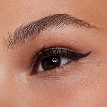 Wodoodporny eyeliner - Essence Lash Princess Liner Waterproof — Zdjęcie N4