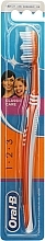 Szczoteczka do zębów, średnio twarda, pomarańczowa - Oral-B 1 2 3 Classic Care Medium Toothbrush — Zdjęcie N1