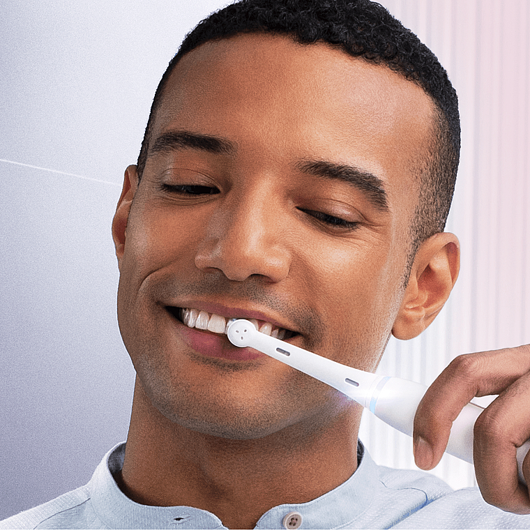 Nasadki do szczoteczki elektrycznej do zębów, białe, 4 szt. - Oral-B iO Gentle Care — Zdjęcie N6