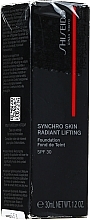 PRZECENA! Liftingujący podkład do twarzy - Shiseido Synchro Skin Radiant Lifting Foundation SPF 30 * — Zdjęcie N2