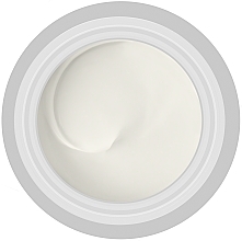 Nawilżający krem do twarzy dla skóry wrażliwej - Helia-D Classic Moisturising Cream For Sensitive Skin — Zdjęcie N5