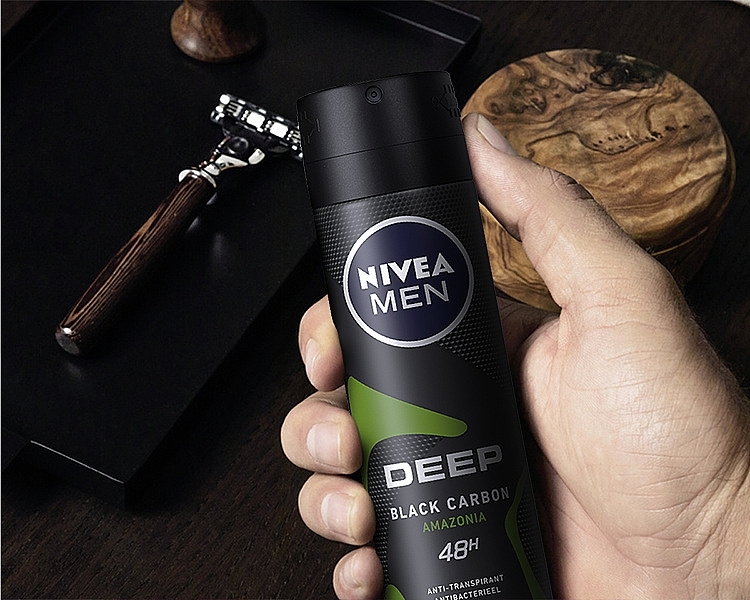 Antyperspirant w sprayu dla mężczyzn - NIVEA MEN Deep Black Carbon Amazonia Anti-Perspirant — Zdjęcie N4