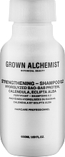 Wzmacniający szampon do włosów - Grown Alchemist Strengthening Shampoo 0.2 Hydrolyzed Bao-Bab Protein & Calendula & Eclipta Alba — Zdjęcie N2