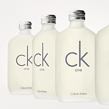 Calvin Klein CK One - Zestaw (edt 100 ml + sh/g 100 ml) — Zdjęcie N4