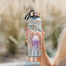 Szklana butelka na wodę z ametystem, 650 ml - Crystallove Hexagon Amethyst Bottle — Zdjęcie N2