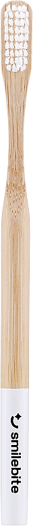 Bambusowa szczoteczka do zębów z nylonowym włosiem, biała - Smilebite Bamboo Toothbrush With Nylon Bristles — Zdjęcie N1