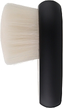 Pełnokryjący pędzel kabuki - Dior Backstage Face Brush 18  — Zdjęcie N2