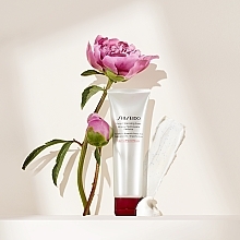Głęboko oczyszczająca pianka do twarzy - Shiseido Deep Cleansing Foam — Zdjęcie N6