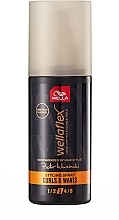 Kup Mocno utrwalający spray do stylizacji loków i fal - Wella Wellaflex Curls & Waves Stayling Spray