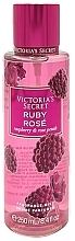 Perfumowany spray do ciała - Victoria's Secret Ruby Rose Raspberry & Rose Petals Fragrance Mist  — Zdjęcie N1