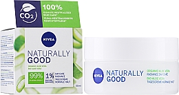 Kup Rozświetlający krem do twarzy na dzień z organicznym aloesem - NIVEA Naturally Good Organic Aloe Vera