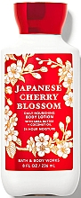 Bath & Body Works Japanese Cherry Blossom Daily Nourishing Body Lotion - Balsam do ciała — Zdjęcie N1