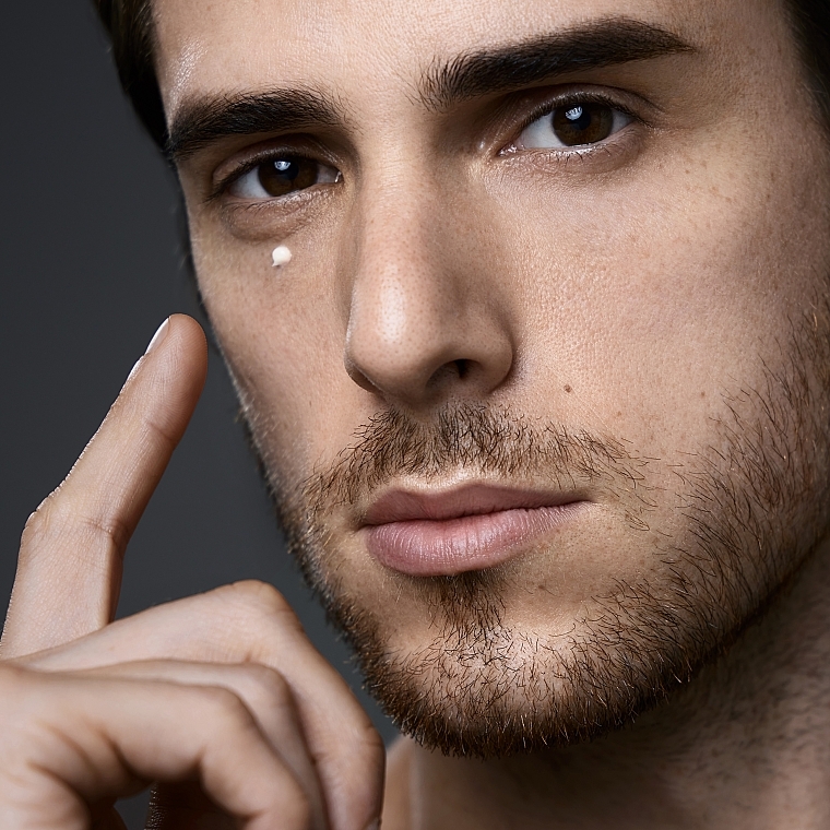 Krem do skóry wokół oczu dla mężczyzn - Shiseido Men Total Revitalizer Eye — Zdjęcie N5