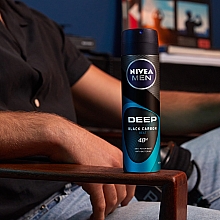 Antyperspirant w sprayu dla mężczyzn - NIVEA MEN Deep Black Carbon Beat Anti-Perspirant — Zdjęcie N3