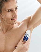 Antyperspirant w kulce dla mężczyzn - NIVEA MEN Derma Dry Control 96H Extreme Sweat Defence Maximum Anti-Perspirant  — Zdjęcie N3