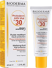 Przeciwsłoneczny krem matujący SPF 30 - Bioderma Photoderm AKN Mat Matifying Sun Fluid — Zdjęcie N2