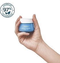 PRZECENA! Vichy Aqualia Thermal Light Cream - Lekki krem nawilżający do twarzy * — Zdjęcie N10