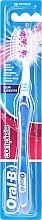 Szczoteczka do zębów, miękka, ciemnoniebieska - Oral-B Complete Clean&Sensitive Soft Toothbrush — Zdjęcie N1